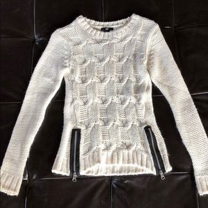Cable sweater with zippers